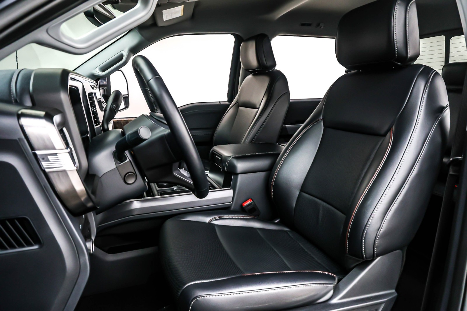 Used 2024 Antimatter Blue Metallic Ford LARIAT image 17