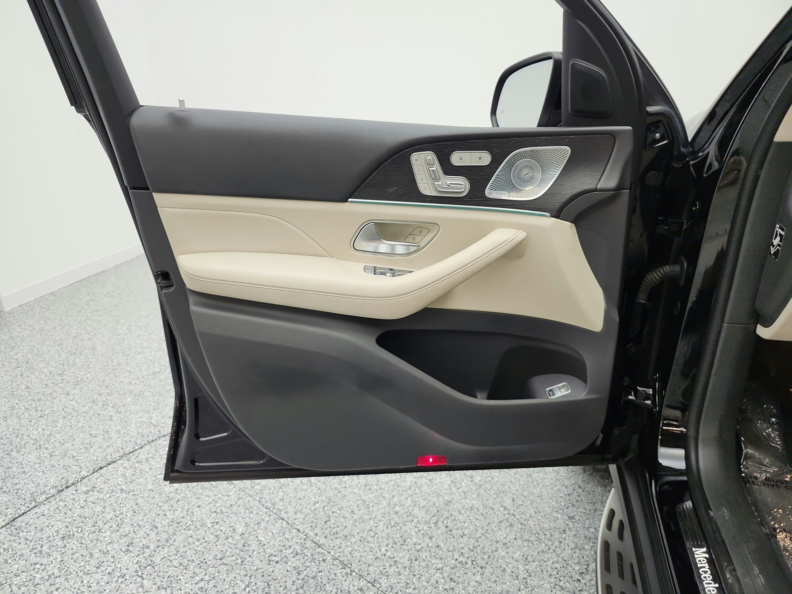 Used 2020 Black Mercedes-Benz GLE 350 4MATIC® SUV image 15