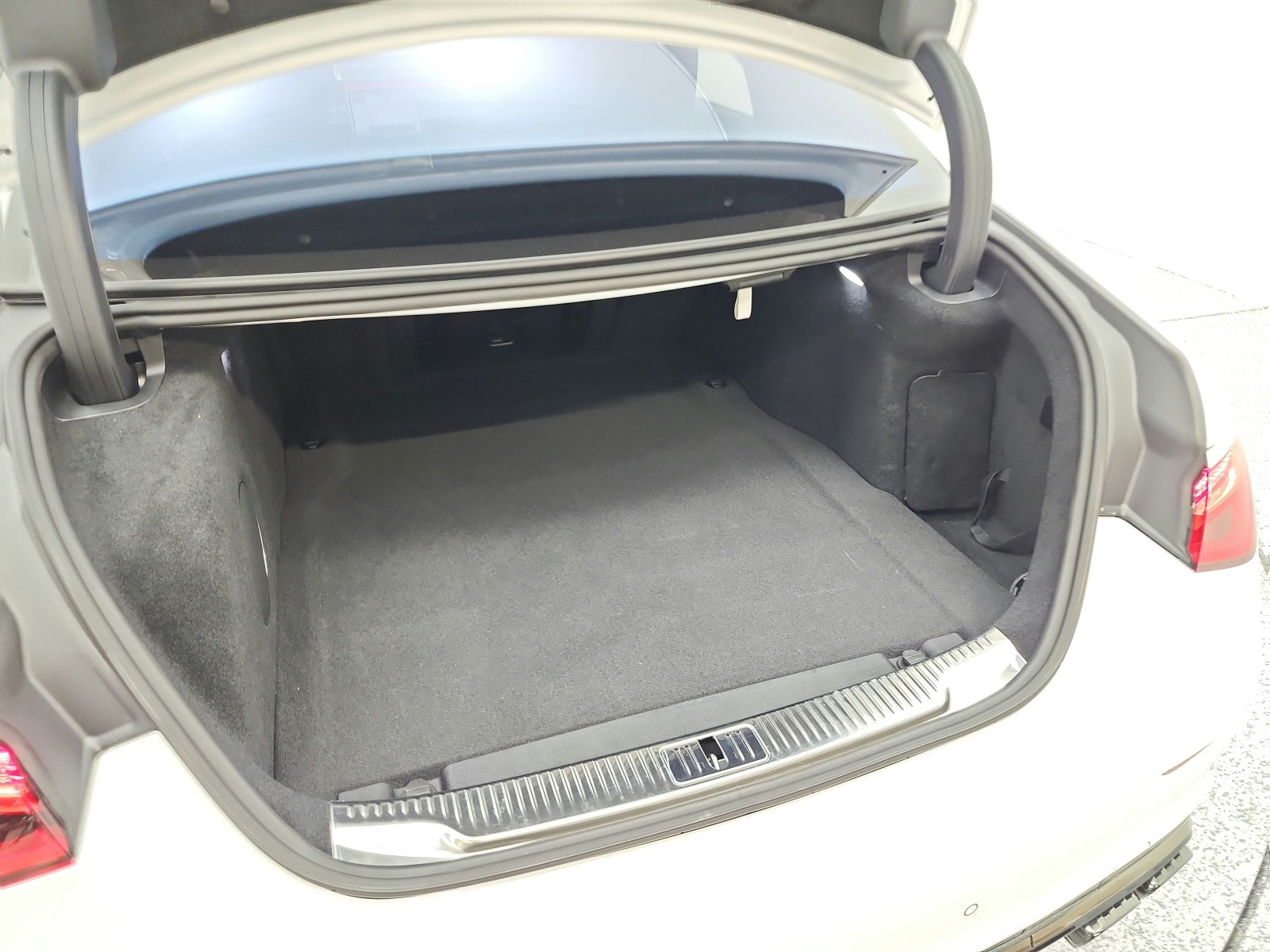 Certified Used 2025 MANUFAKTUR Moonlight White Metallic Mercedes-Benz AMG® S 63 E 4MATIC Sedan image 29