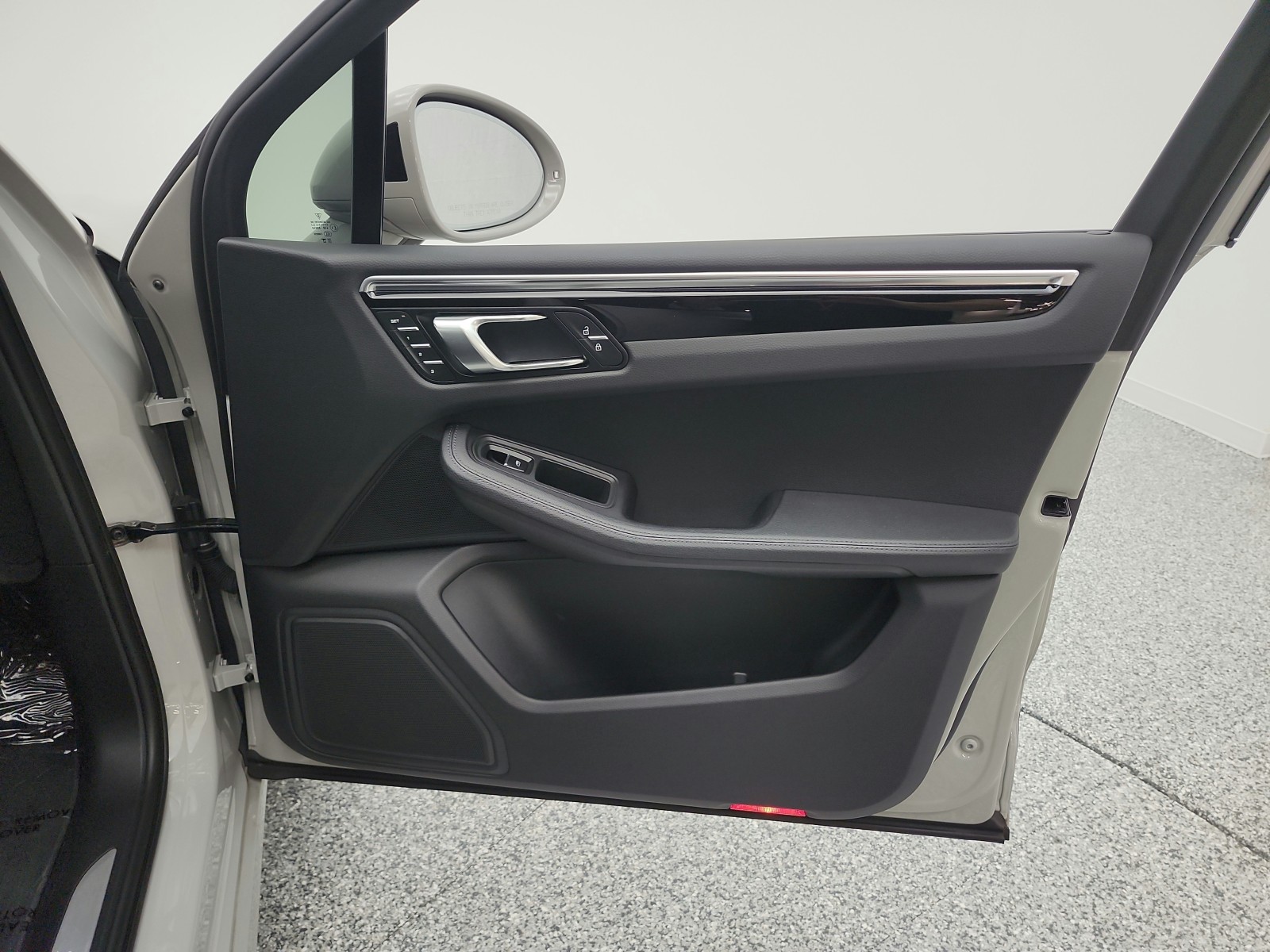 Used 2023 Chalk Porsche S AWD image 34