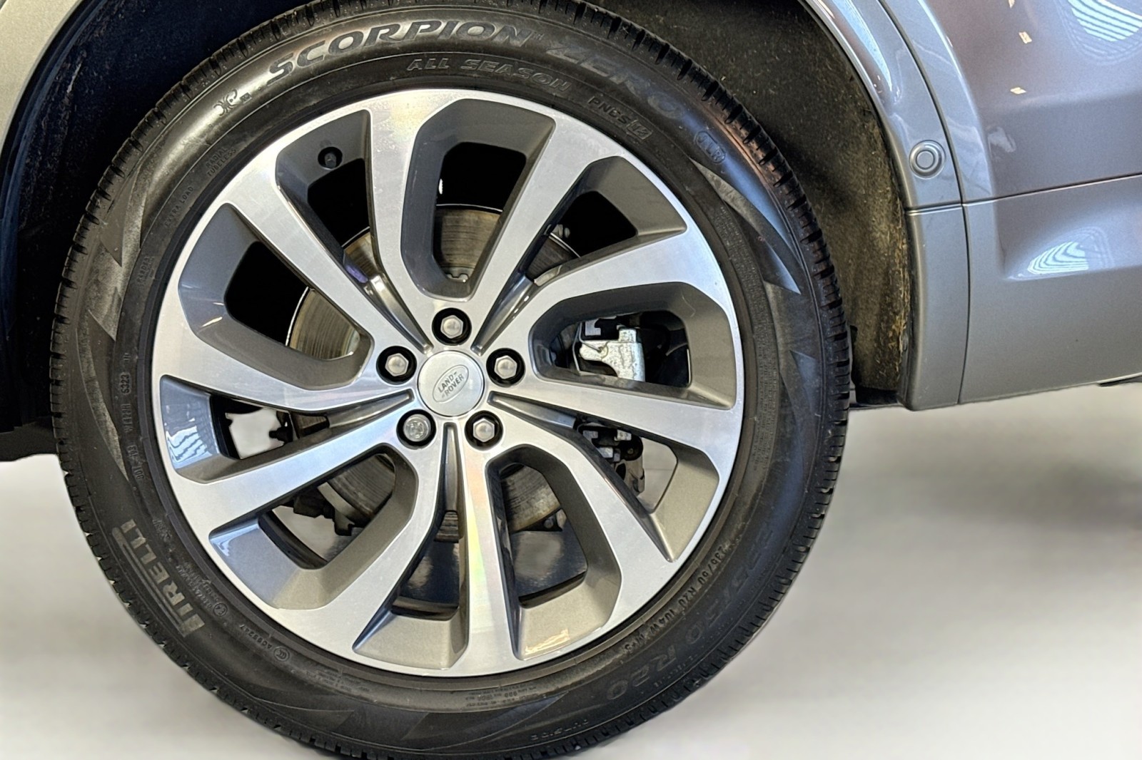 Used 2024 Silicon Silver Premium Metallic Land Rover Core S image 28