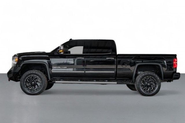 2017 GMC Sierra 2500HD Denali 11