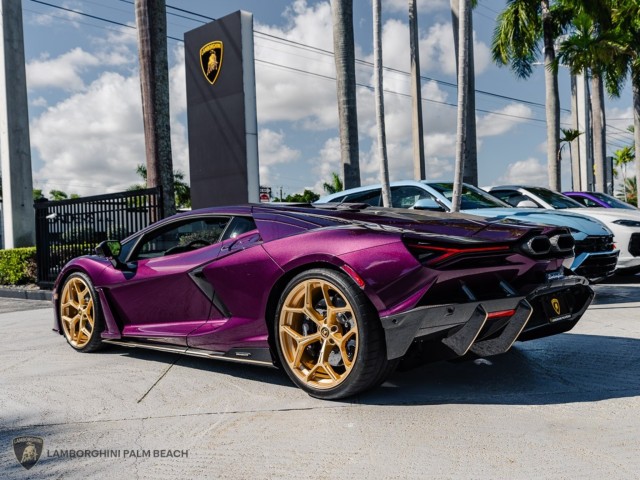 Lamborghini Revuelto