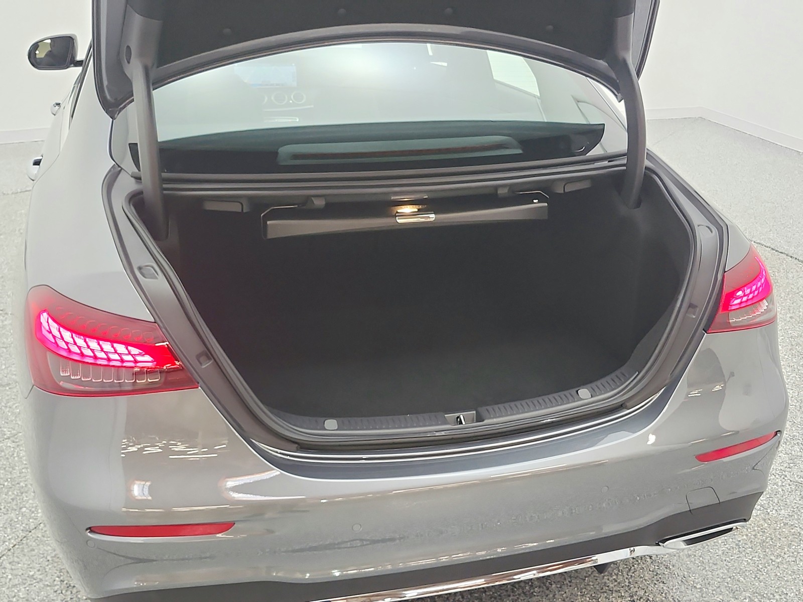 Used 2022 Selenite Grey Metallic Mercedes-Benz E 450 4MATIC® Sedan image 29