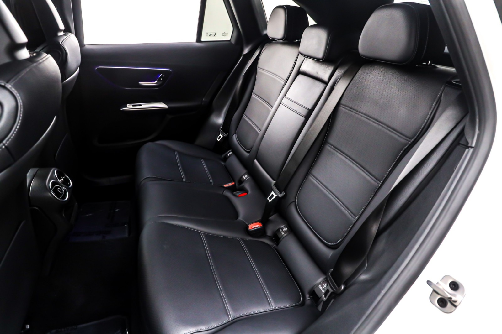 Used 2025 Polar White Mercedes-Benz GLC 300 SUV image 9