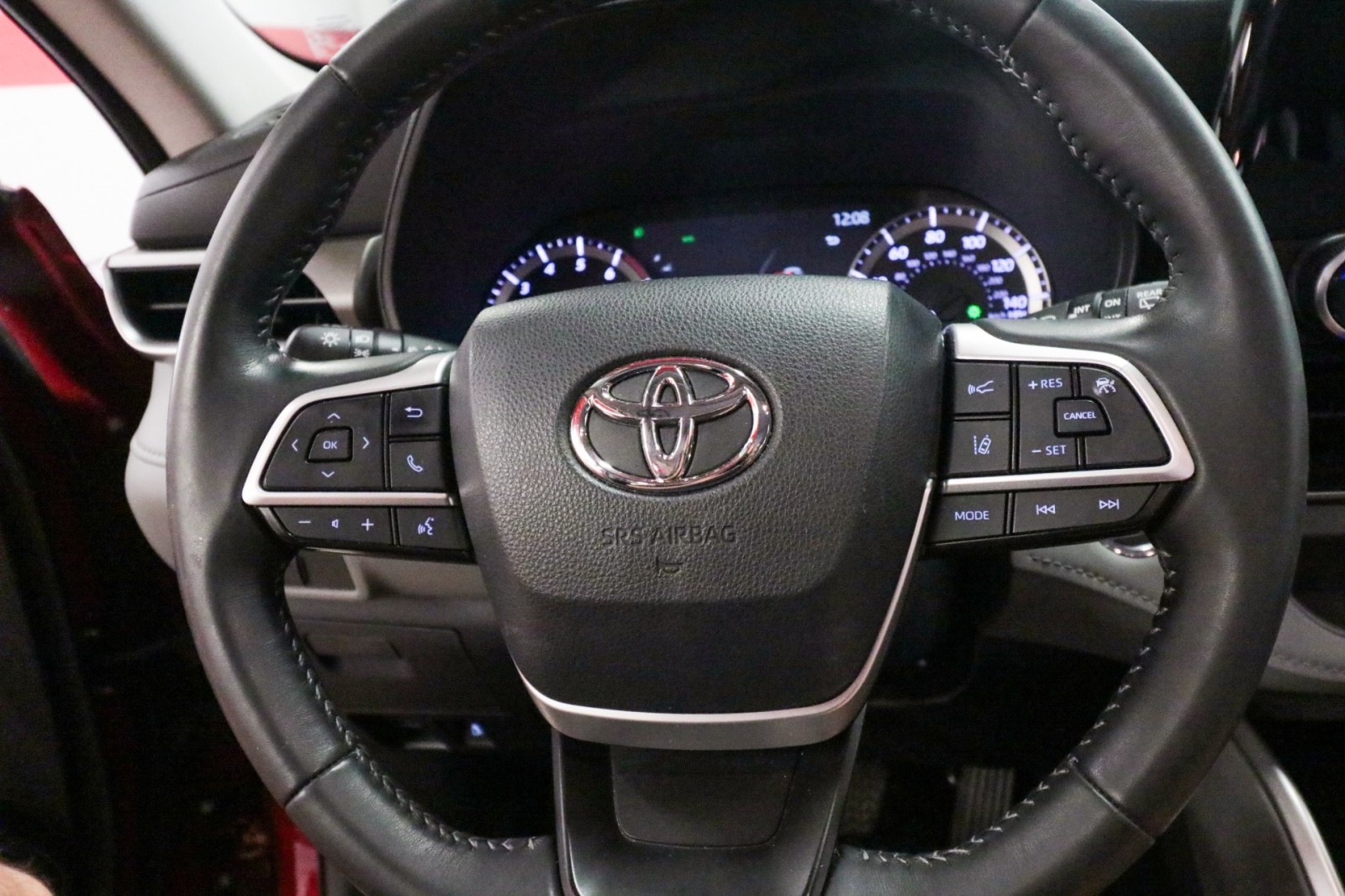 Used Car 2023 Toyota Highlander  Le For Sale Under $35,000 In Austin, Texas
