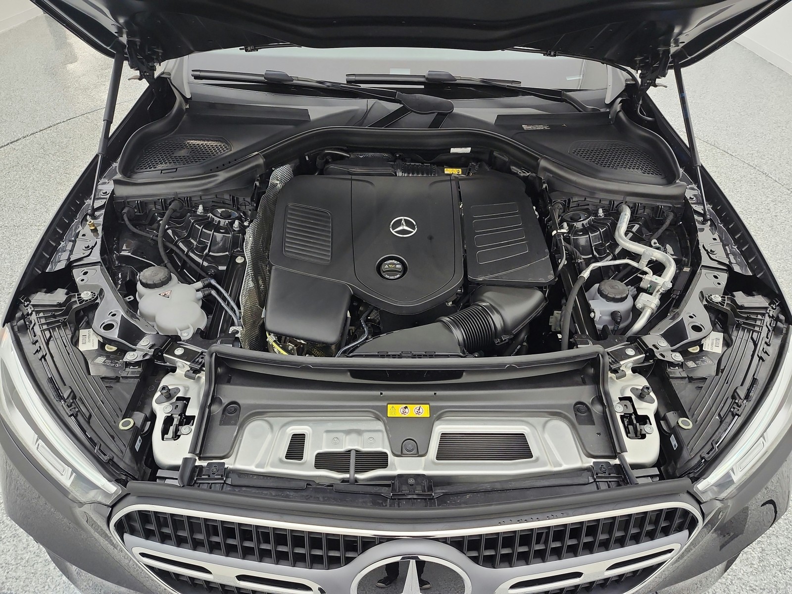 New 2025 Graphite Grey Metallic Mercedes-Benz GLC 300 image 11