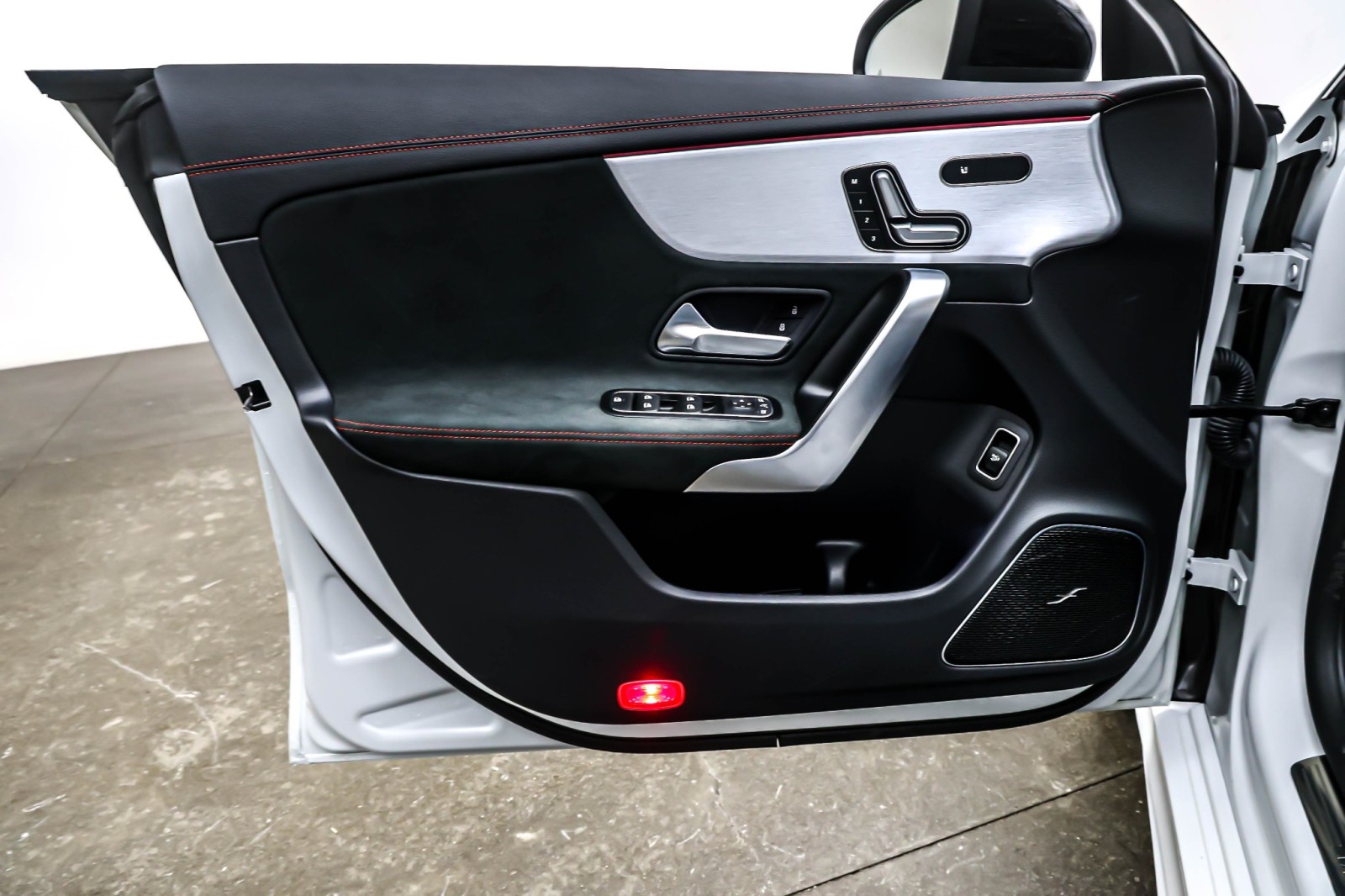 Used 2023 Digital White Metallic Mercedes-Benz CLA 250 Coupe image 21