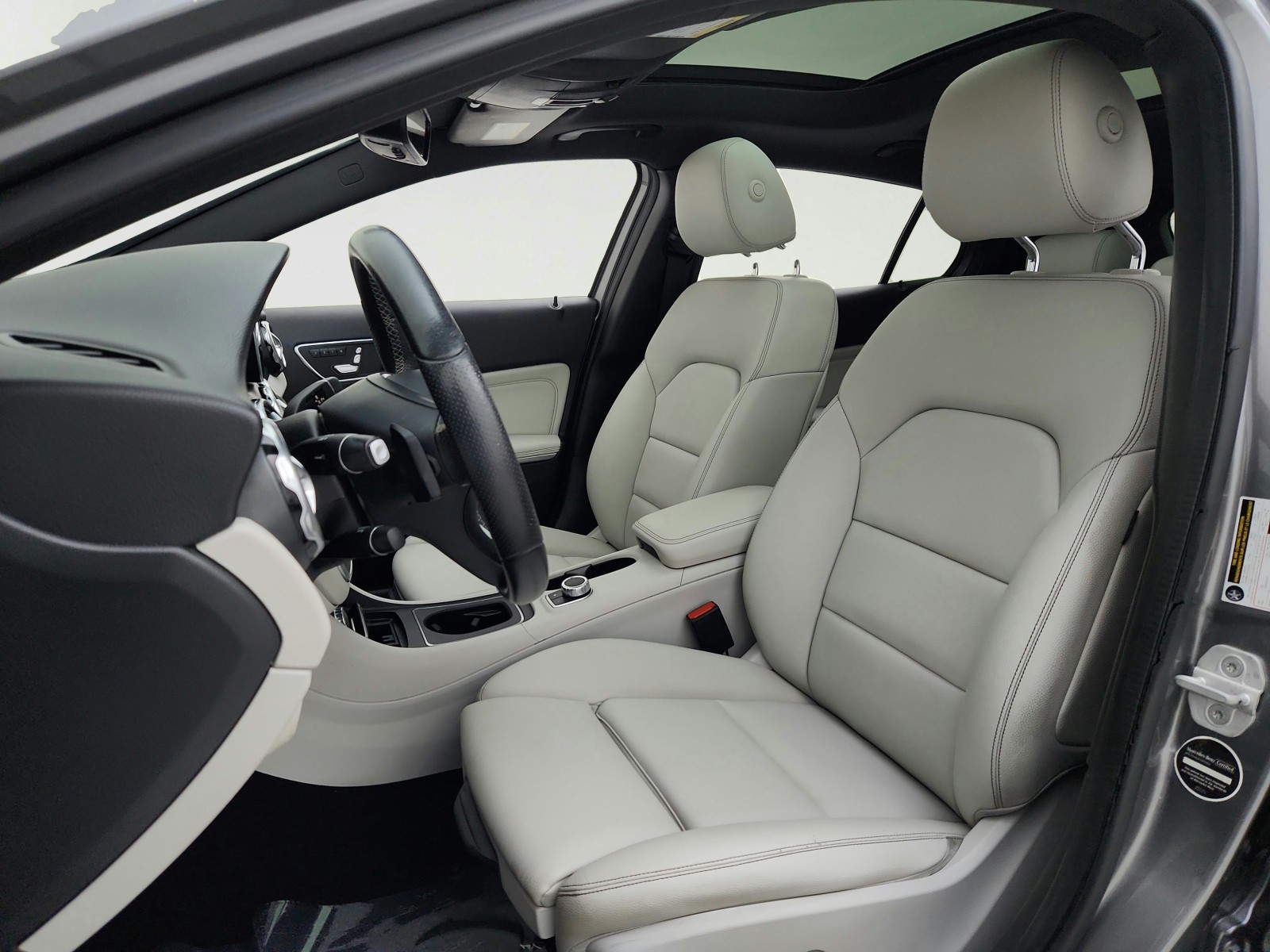 Used 2018 Mountain Grey Metallic Mercedes-Benz GLA 250 image 17