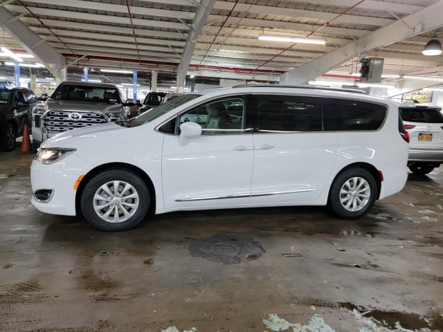 2018 Chrysler Pacifica Touring L FWD 5