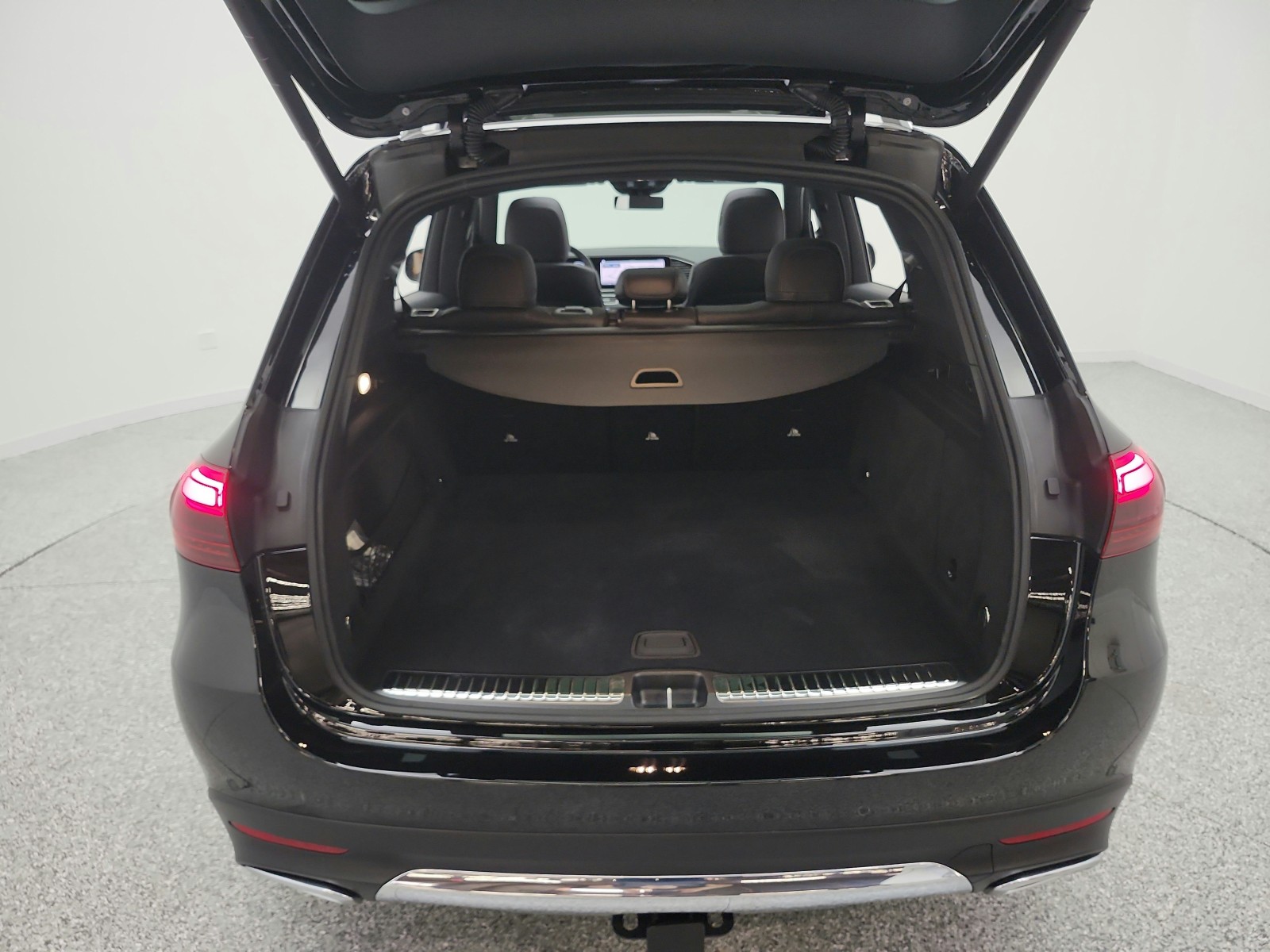 Certified Used 2026 Obsidian Black Metallic Mercedes-Benz GLE 350 4MATIC® SUV image 24