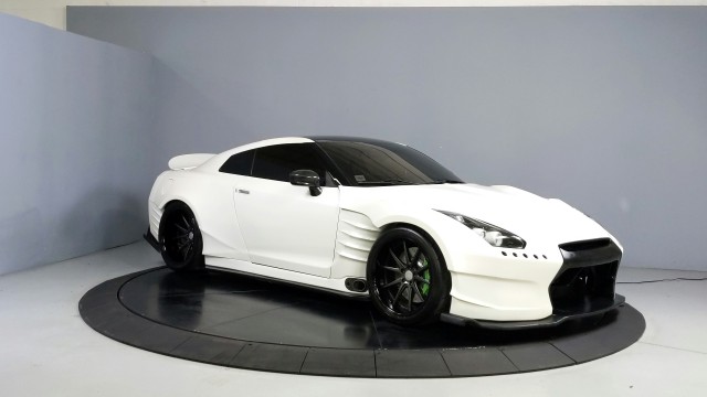 2013 Nissan GT-R Premium 1