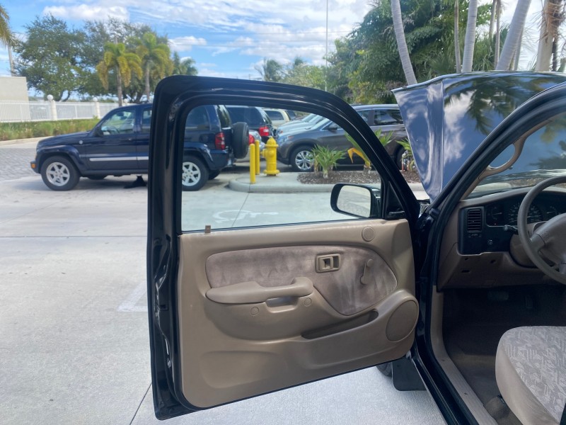 2002 Toyota Tacoma 1 OWNER AUTO AC 4 CYL in , 