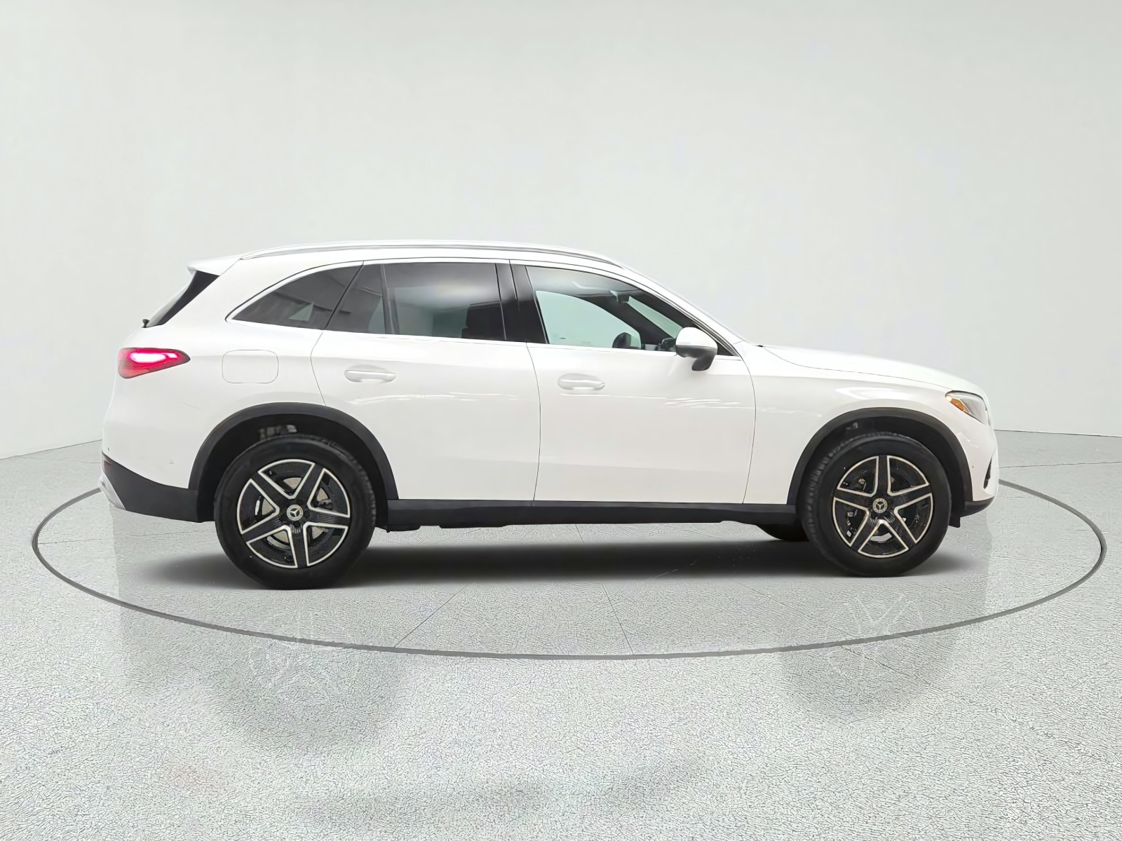 New 2027 Polar White Mercedes-Benz GLC 300 SUV image 4