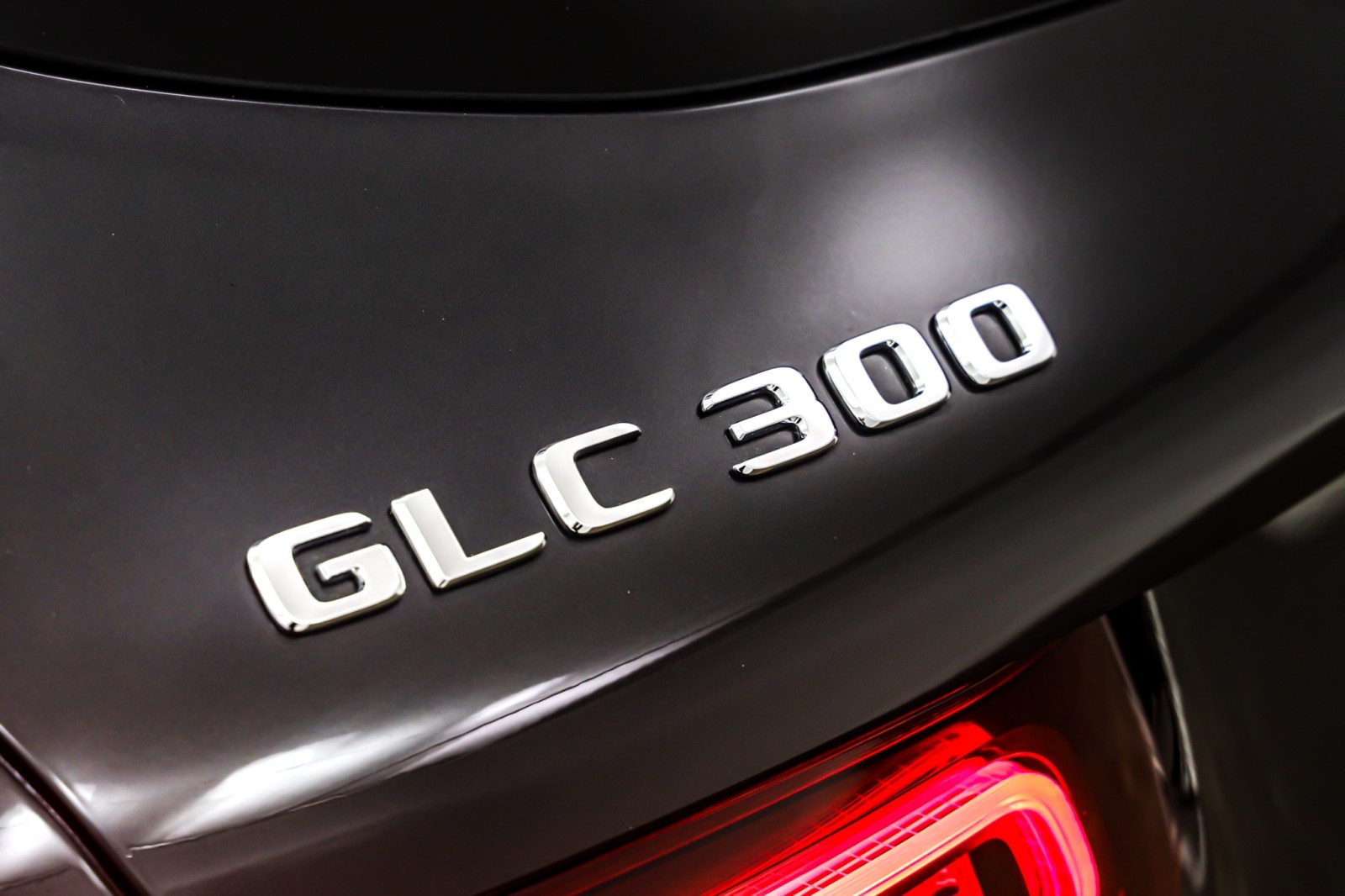 Used 2022 Graphite Grey Metallic Mercedes-Benz GLC 300 image 9