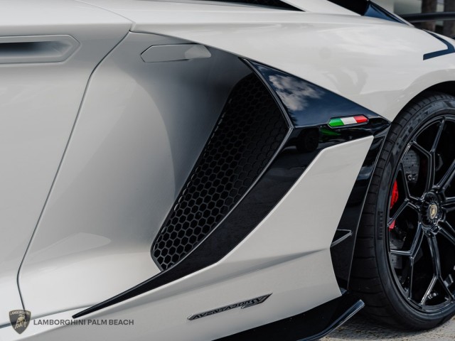 Lamborghini Aventador SVJ