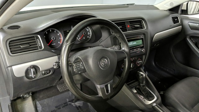 2013 Volkswagen Jetta Sedan SE w/Convenience 19
