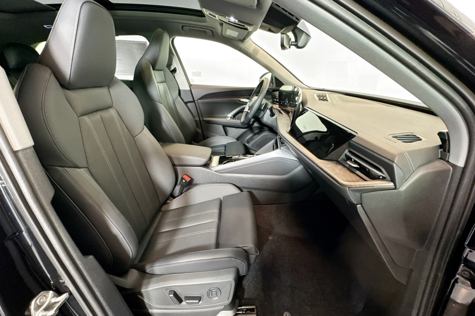 New 2025 Mythos Black Metallic Audi Premium Plus 2.0 TFSI quattro image 25