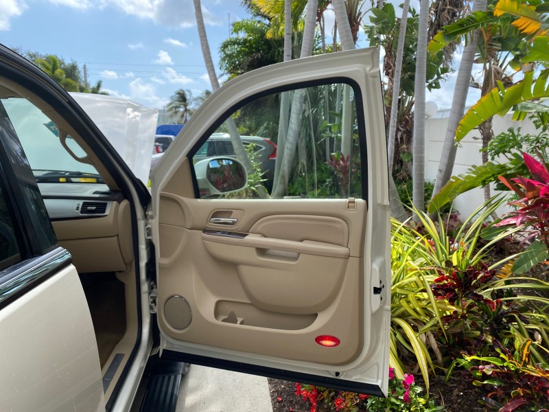 2010 Cadillac Escalade SUNROOF NAV Premium LOW MILES 66,933 in ,