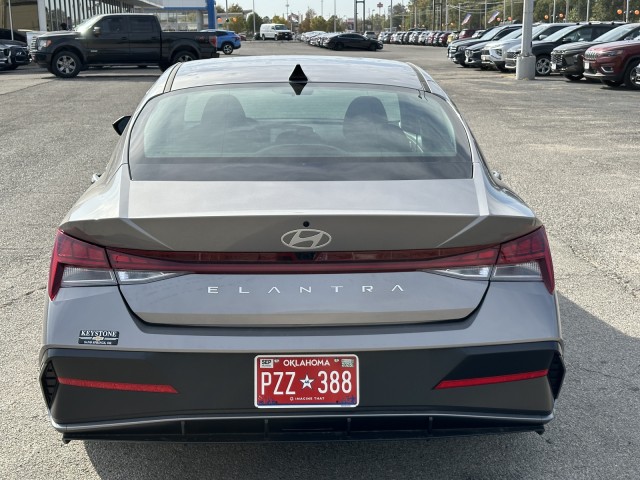 2025 Hyundai Elantra SEL Convenience 4