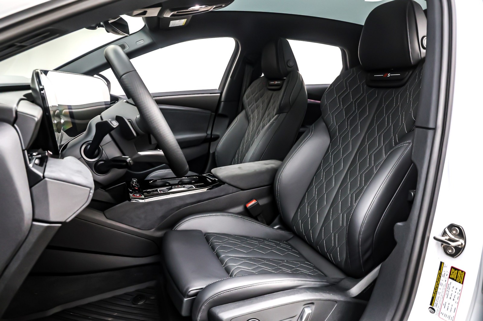 Used 2025 Glacier White Metallic Audi Premium Plus quattro image 18