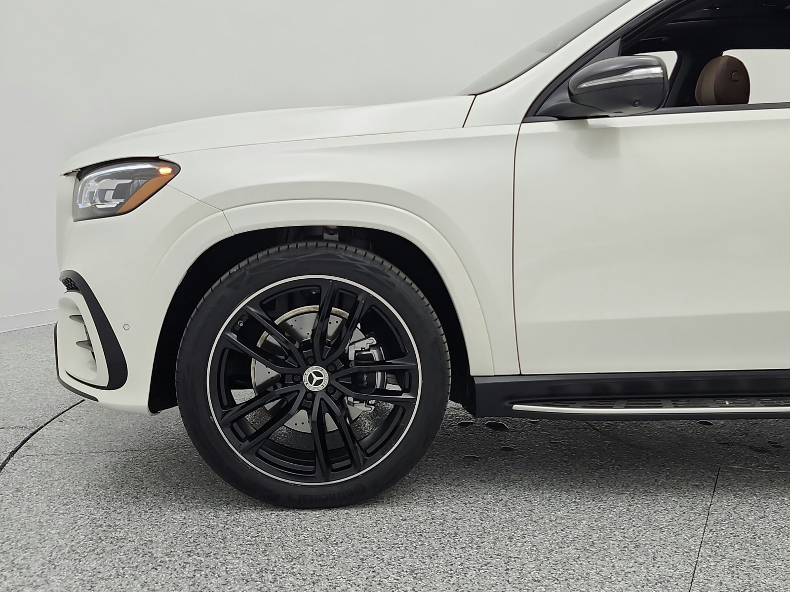 Used 2024 MANUFAKTUR Diamond White Metallic Mercedes-Benz GLS 450 4MATIC® SUV image 19