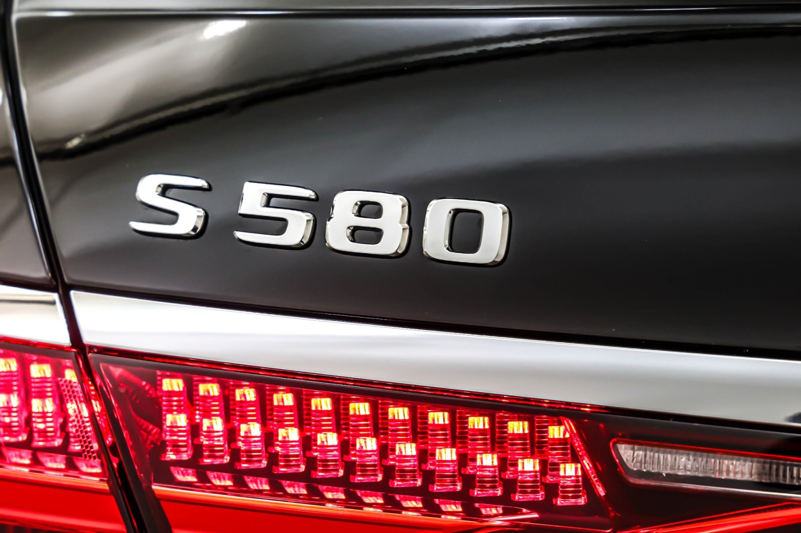 New 2026 Obsidian Black Metallic Mercedes-Benz S 580 4MATIC® Sedan image 9