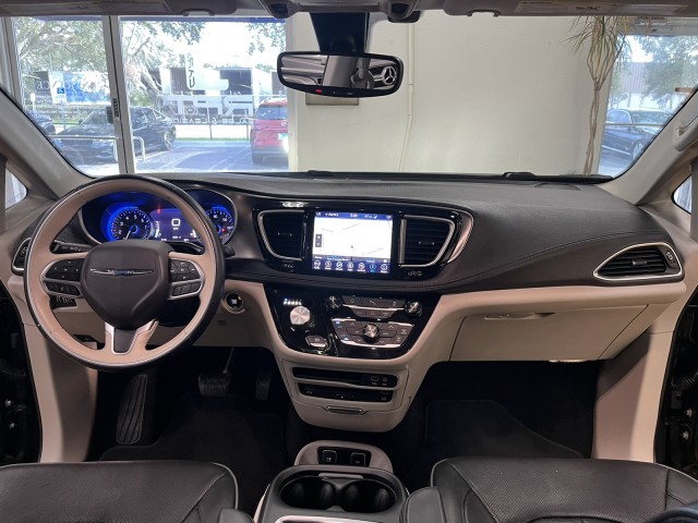 2018 Chrysler Pacifica Limited 32