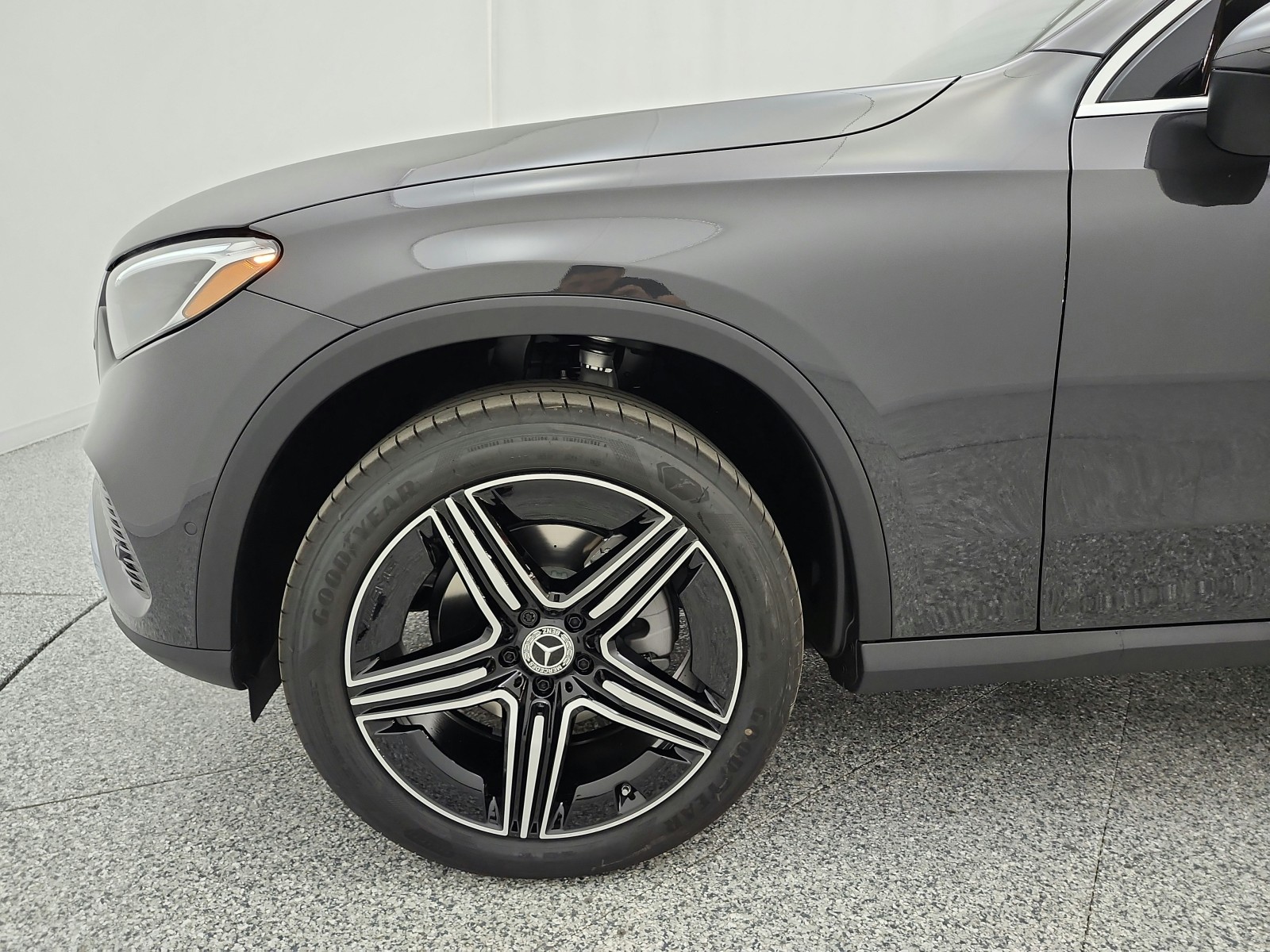 New 2027 Graphite Grey Metallic Mercedes-Benz GLC 300 SUV image 13