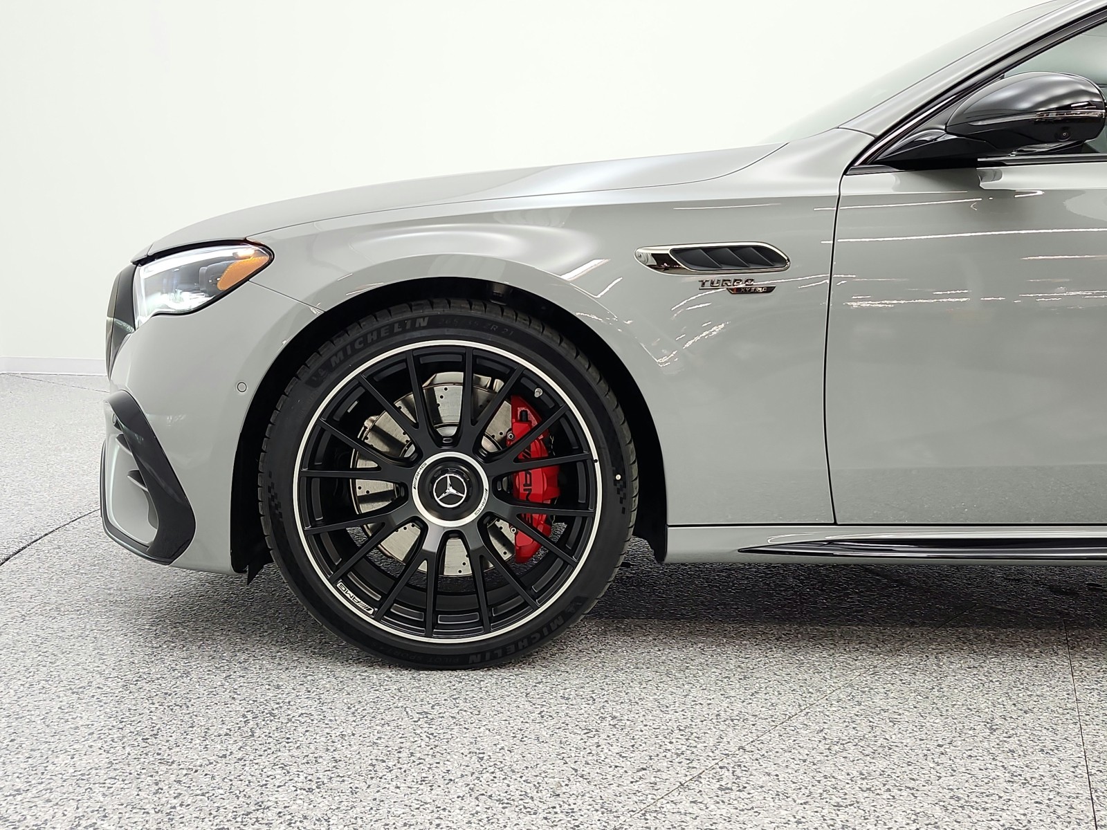 New 2026 MANUFAKTUR Alpine Grey Mercedes-Benz AMG® E53ES4 Wagon image 17