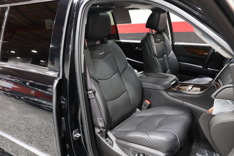 2016 Cadillac Escalade ESV Luxury Collection 4WD 4dr Suv in , 