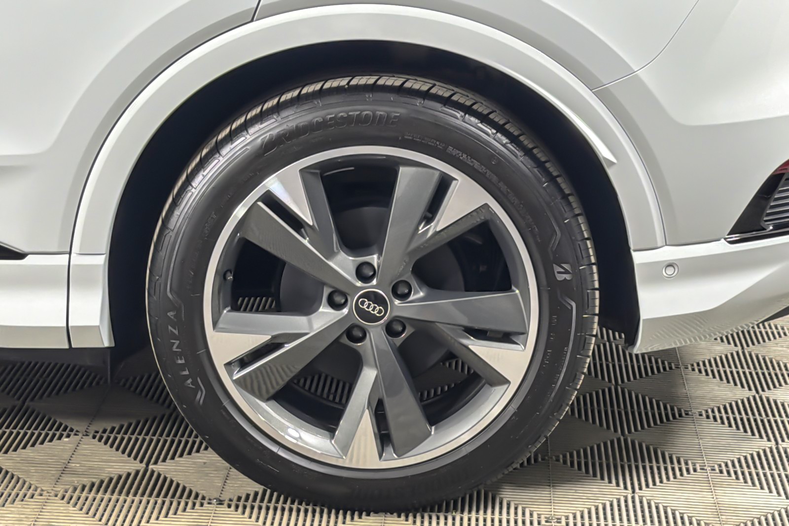 Used 2024 Glacier White Metallic Audi Prestige 55 quattro image 26