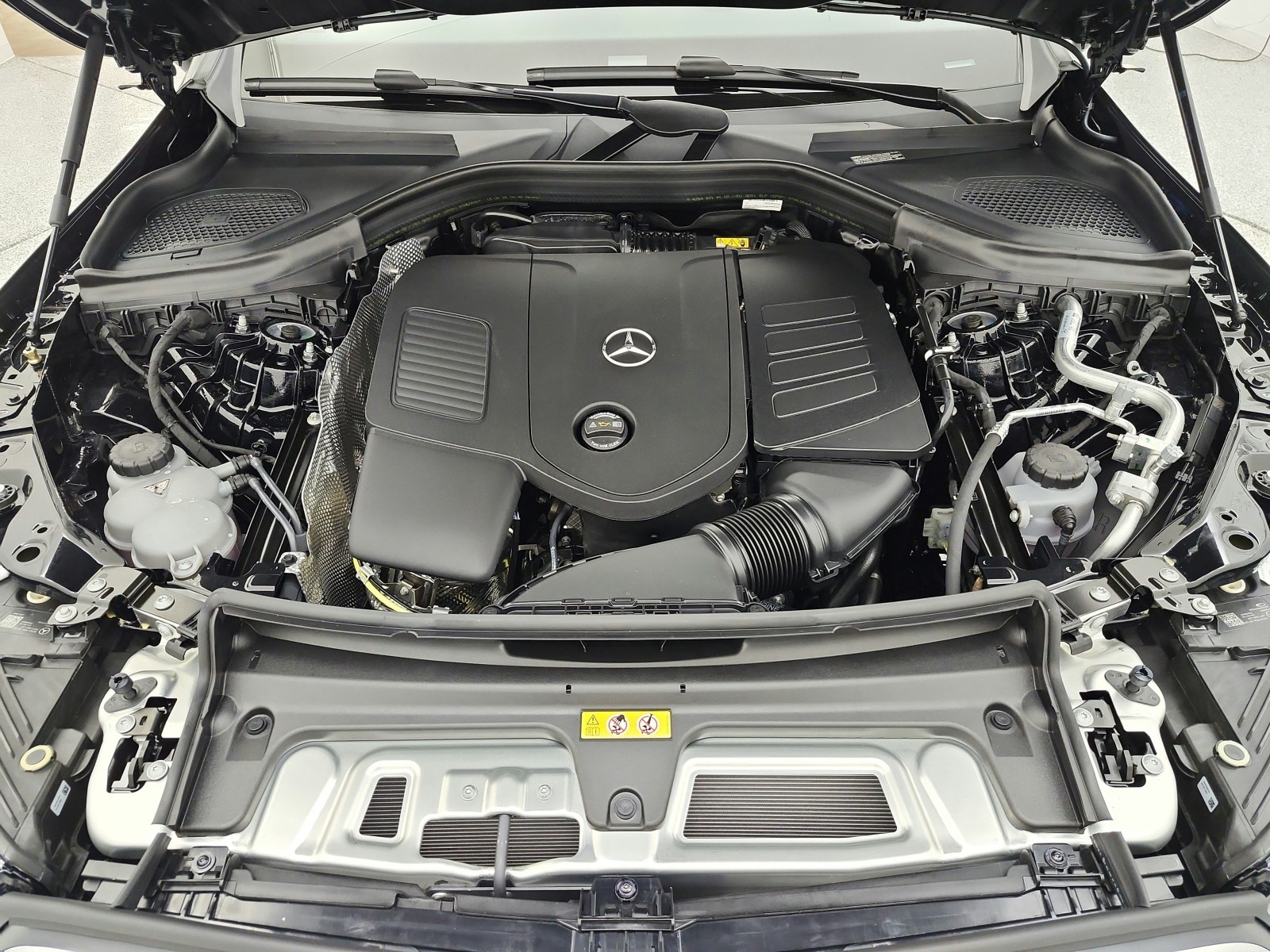 New 2027 Black Mercedes-Benz GLC 300 SUV image 12