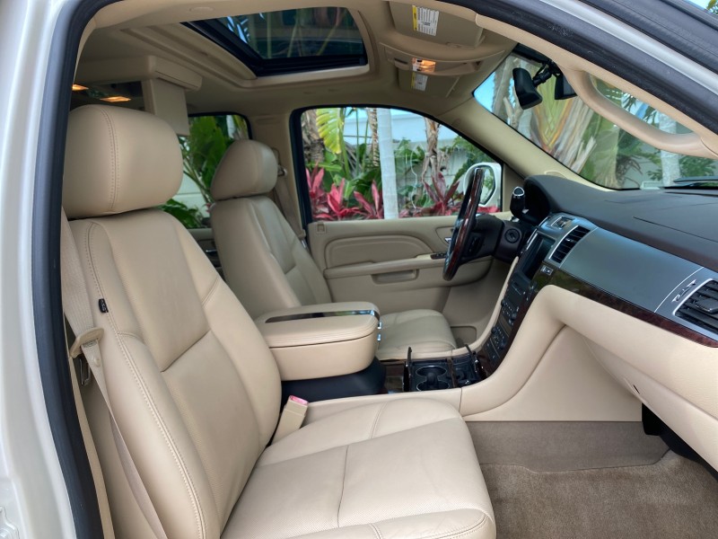 2010 Cadillac Escalade SUNROOF NAV Premium LOW MILES 66,933 in ,