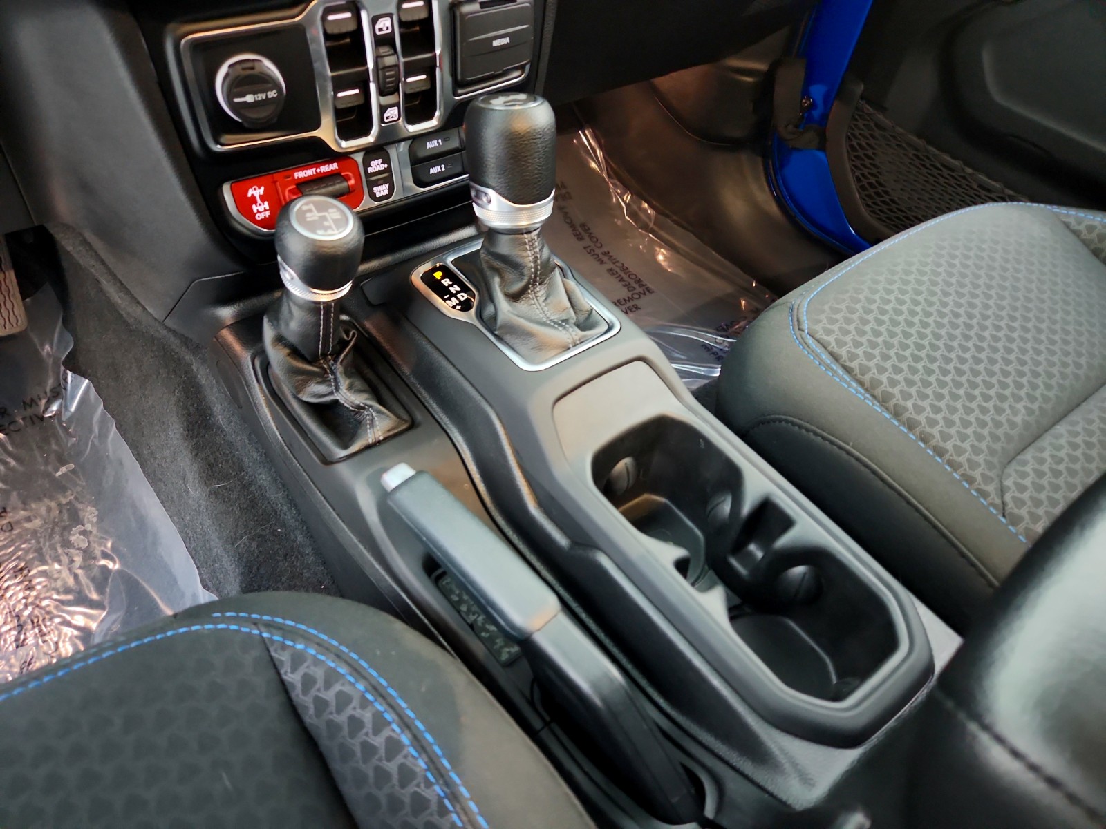 Used 2024 Hydro Blue Pearlcoat Jeep Rubicon image 21