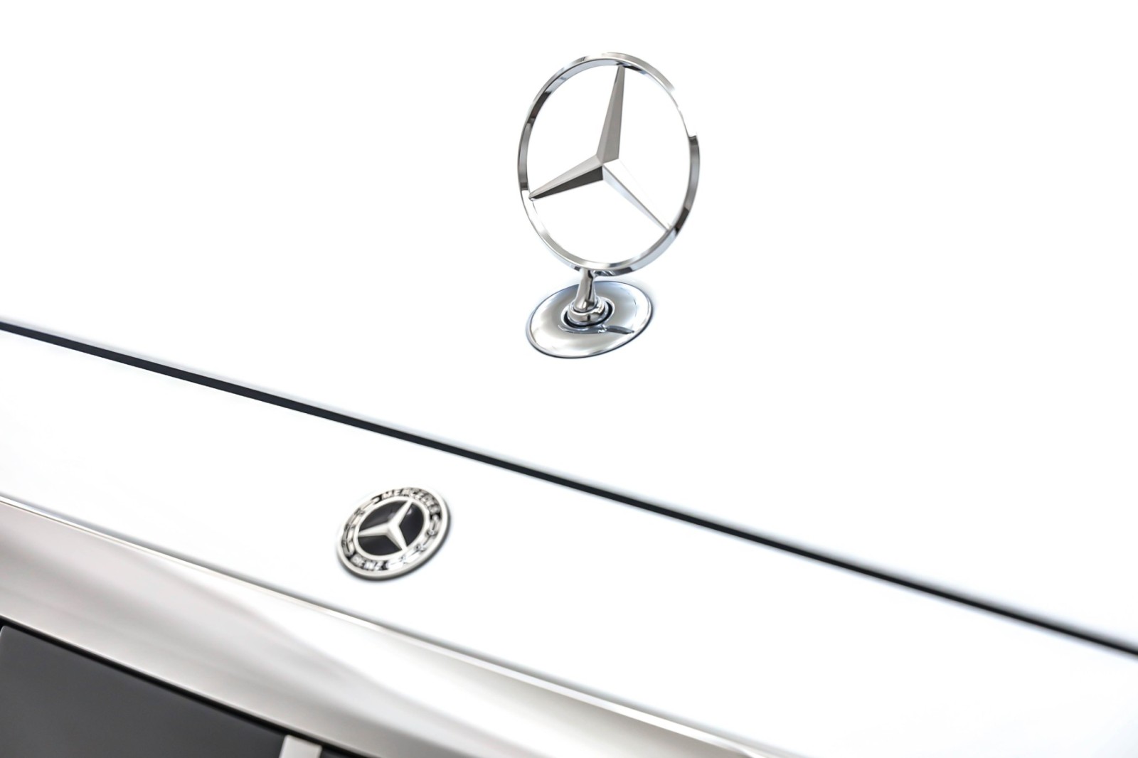 New 2026 MANUFAKTUR Moonlight White Metallic Mercedes-Benz S 580 4MATIC® Sedan image 13