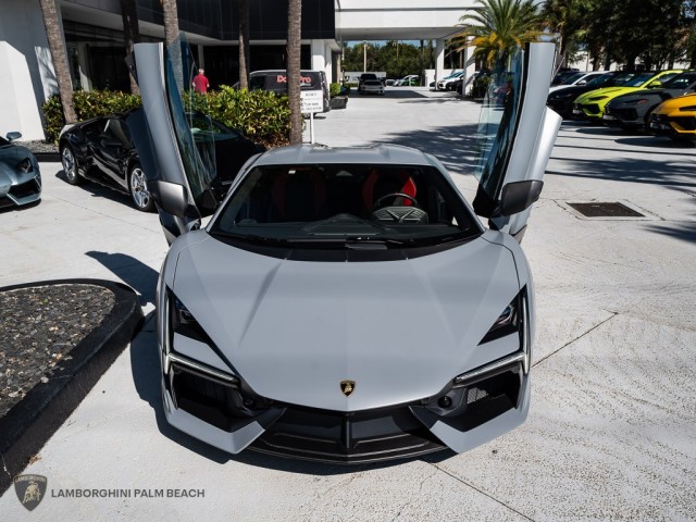 Lamborghini Revuelto