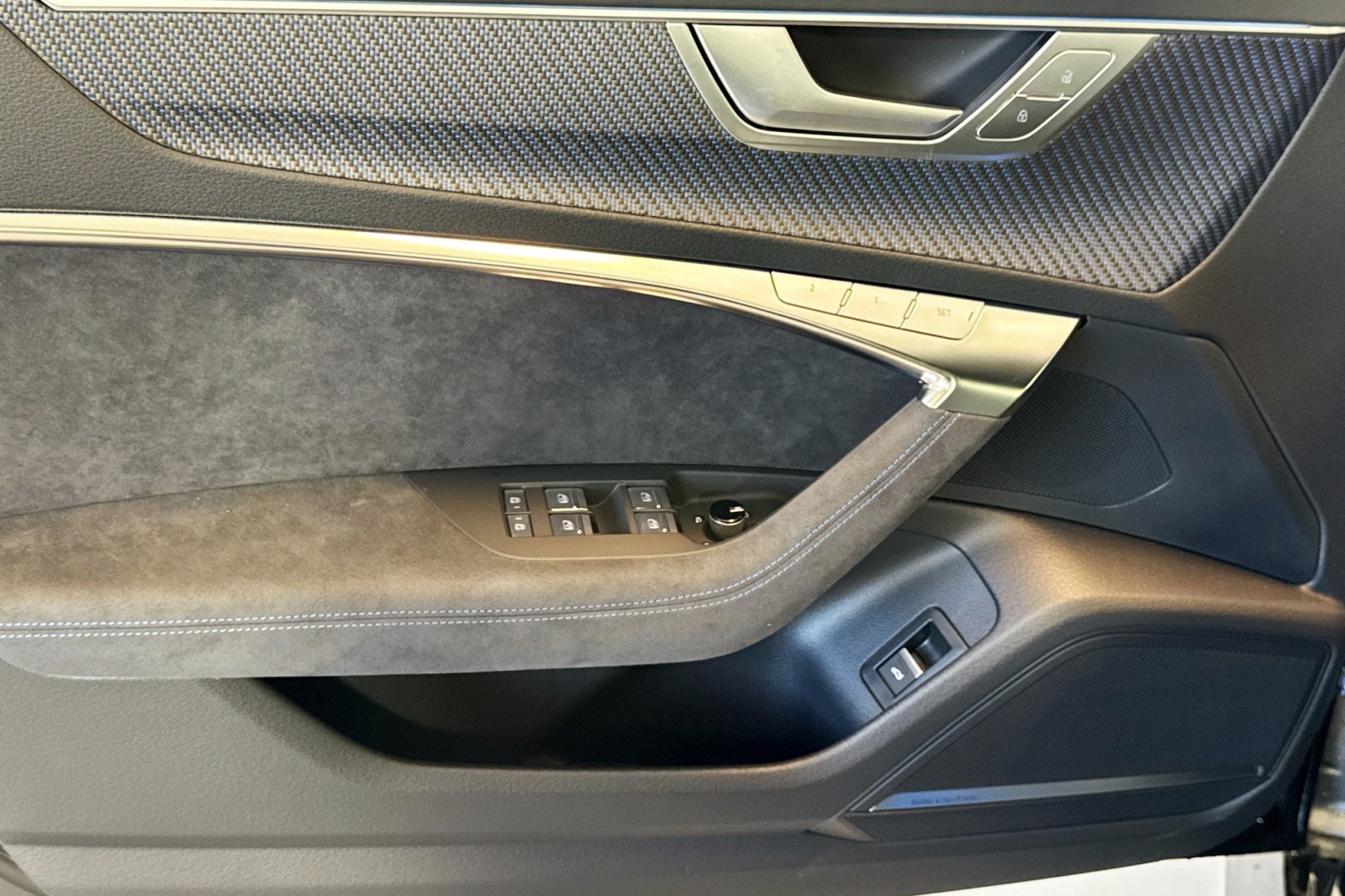 New 2025 Sebring Black Crystal Effect Audi performance 4.0 TFSI quattro image 16