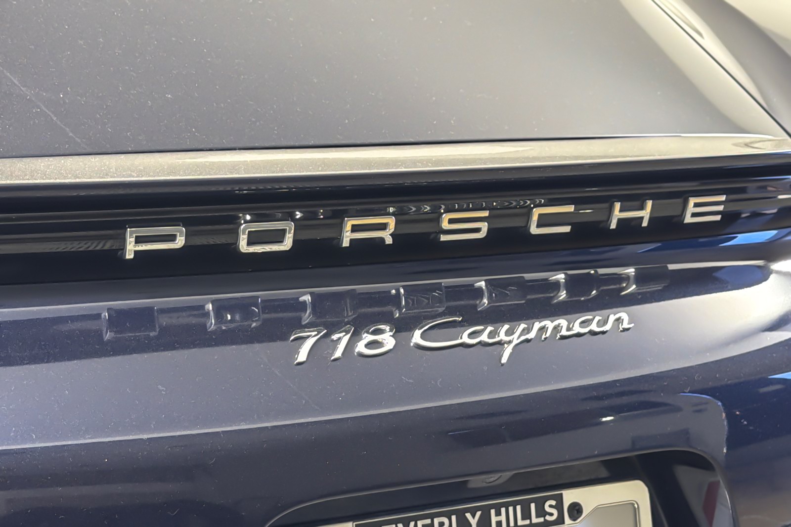 Used 2018 NIGHT BLUE Porsche Coupe image 23