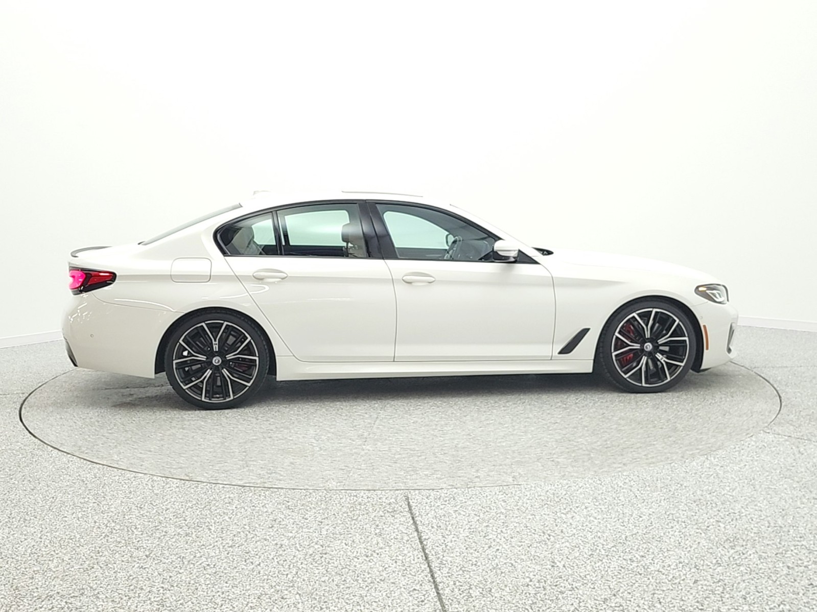 Used 2023 Alpine White BMW M550i xDrive Sedan image 5
