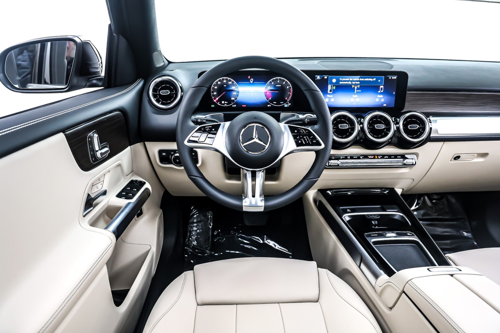 New 2026 Night Black Mercedes-Benz GLB 250 image 4