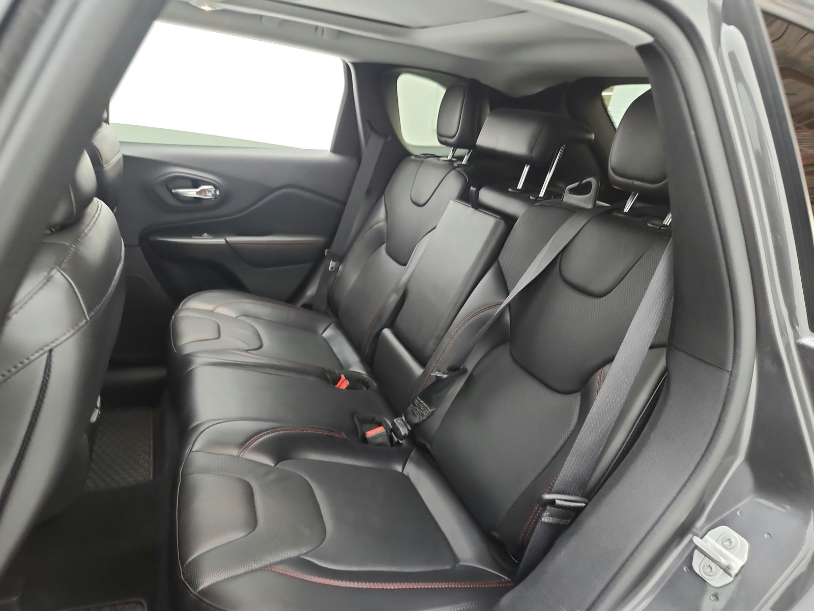 Used 2020 Granite Crystal Metallic Clearcoat Jeep Trailhawk Elite 4x4 image 16