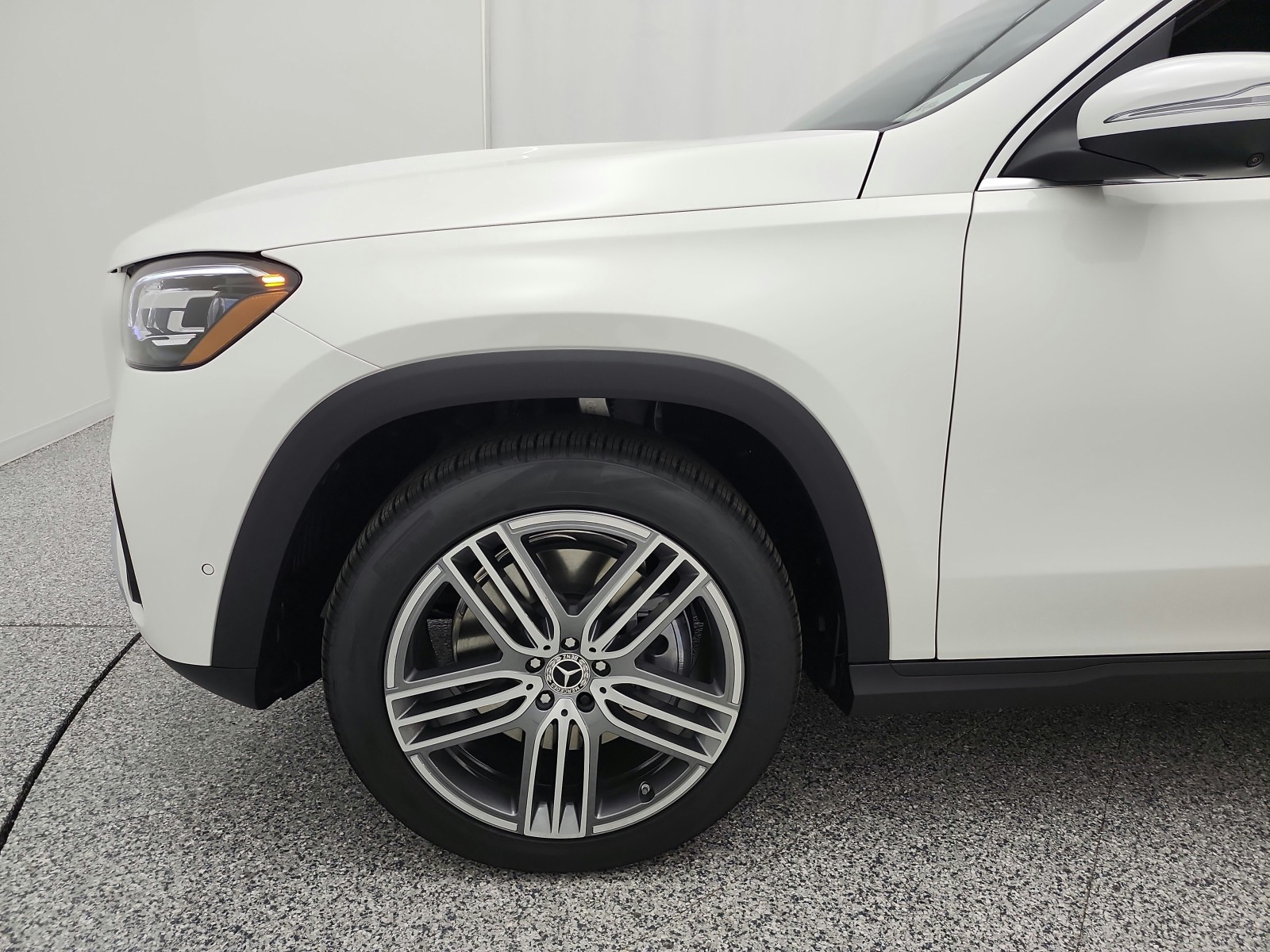 New 2026 Polar White Mercedes-Benz GLS 450 4MATIC® SUV image 13