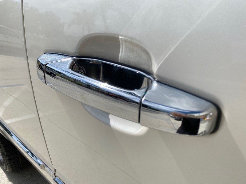 2010 Cadillac Escalade SUNROOF NAV Premium LOW MILES 66,933 in ,