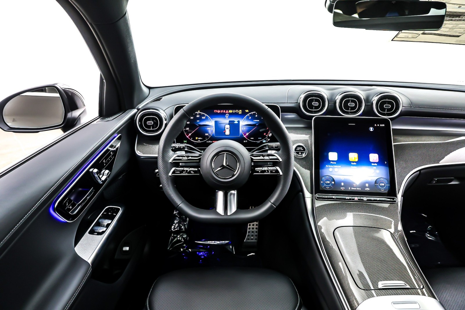 New 2026 Graphite Grey Metallic Mercedes-Benz GLC 300 SUV image 4