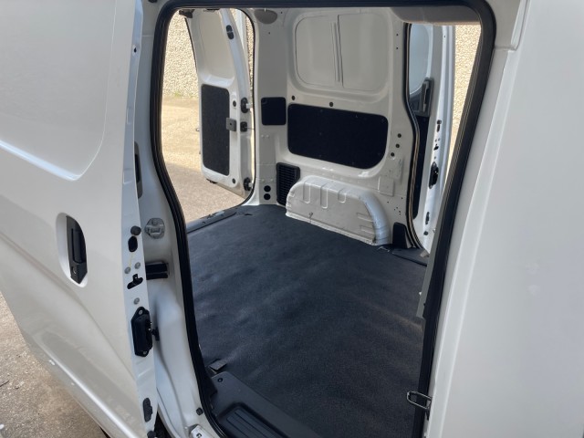 2017 Nissan NV200 Compact Cargo S 21