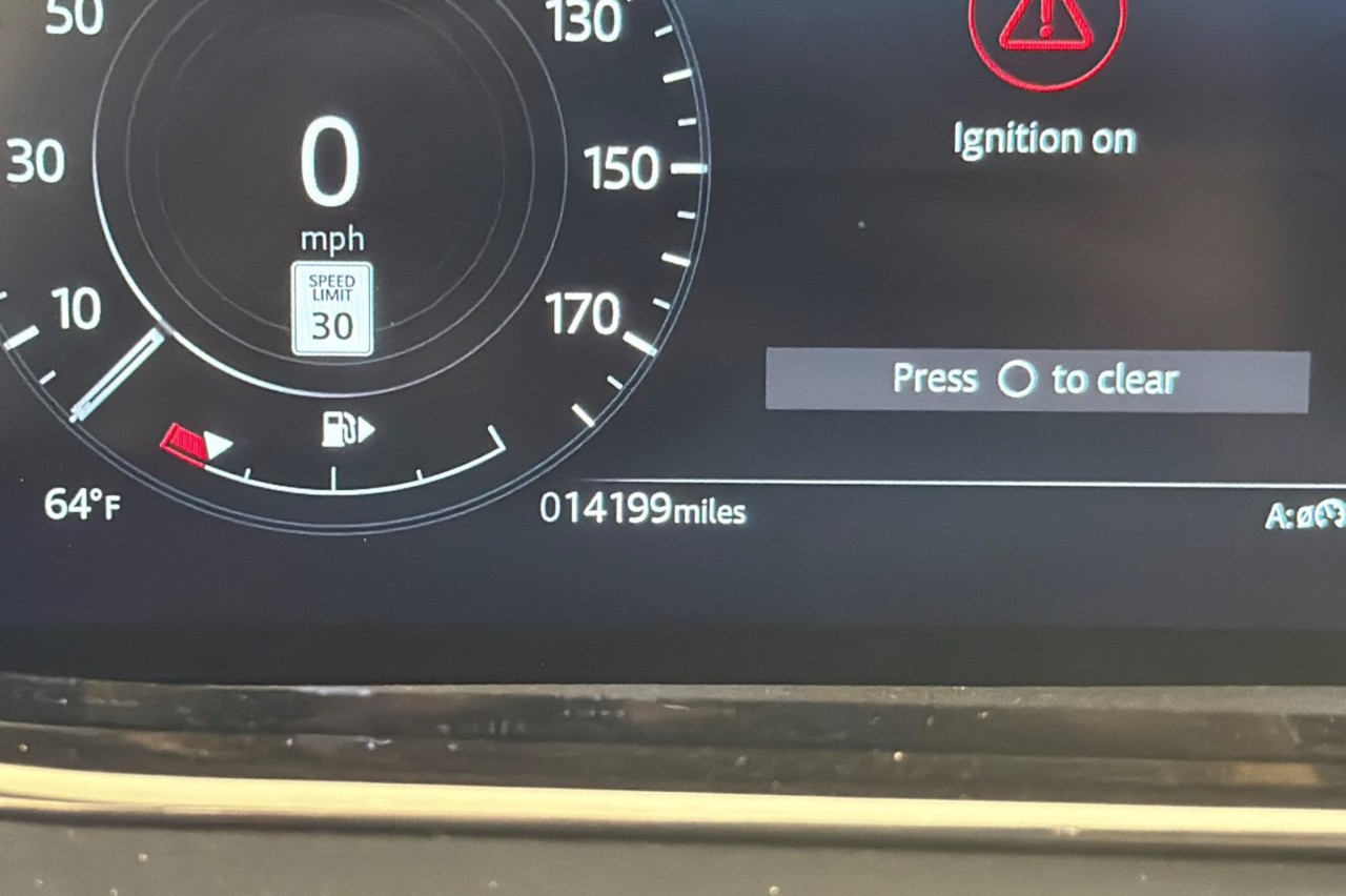 Used 2022 METALLIC GREEN Land Rover R-Dynamic SE image 23
