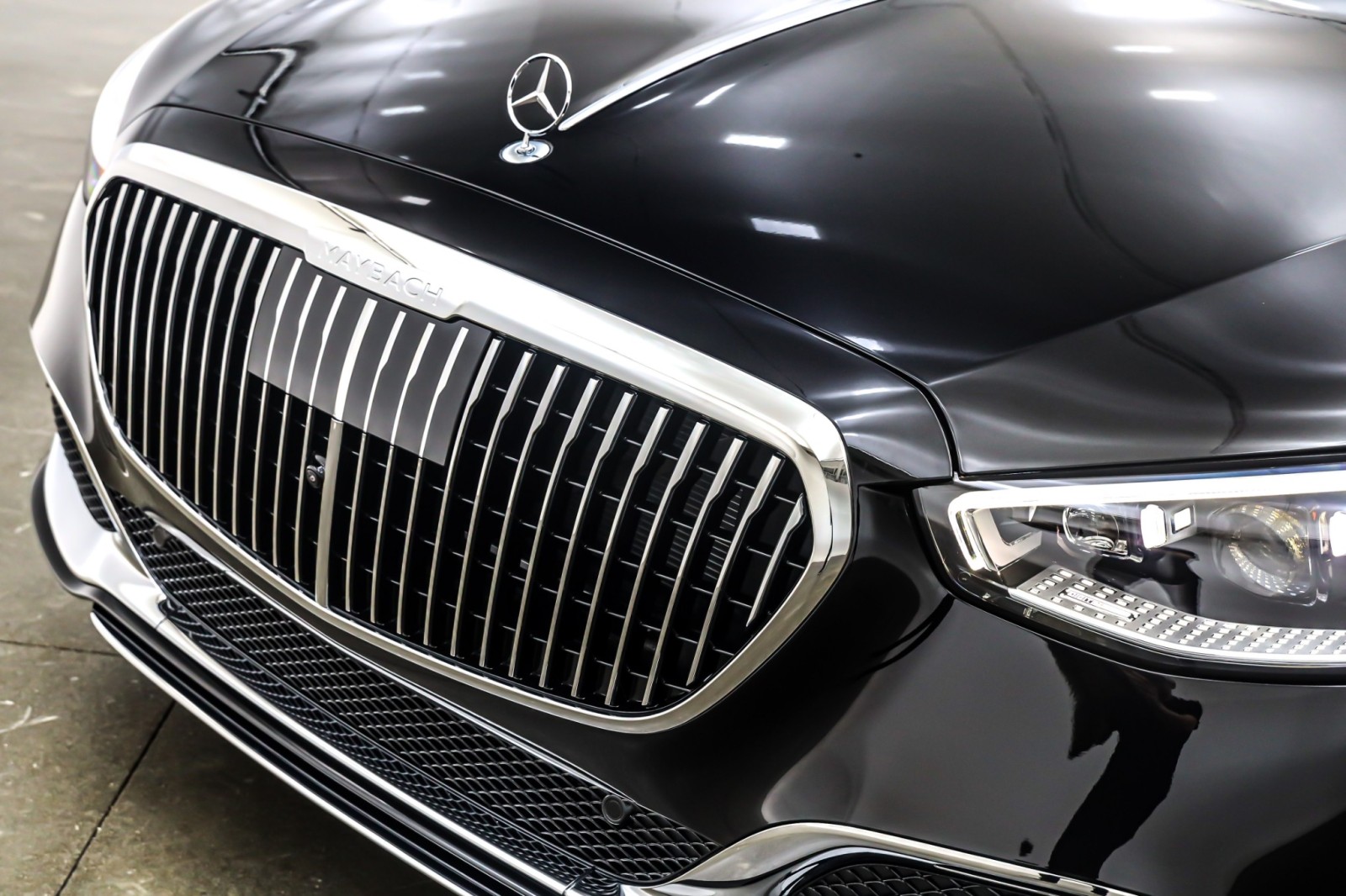 New 2026 Obsidian Black Metallic Mercedes-Benz Maybach S 580 image 13