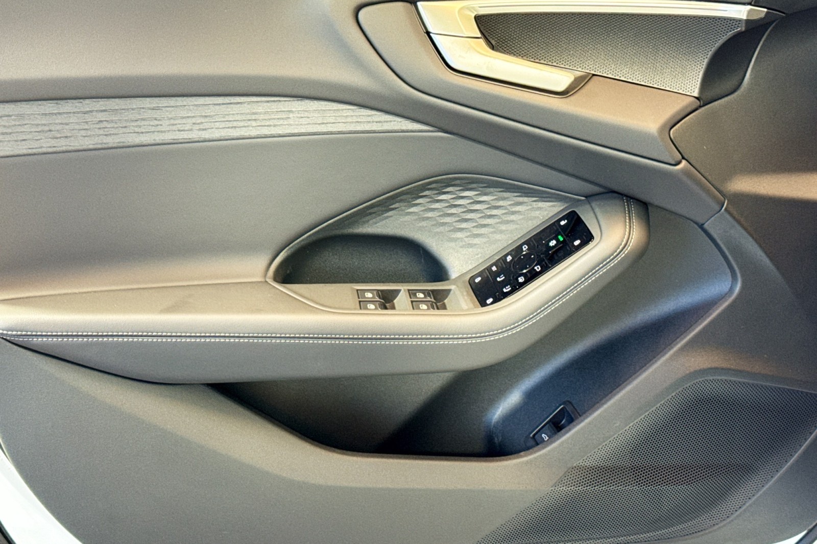 New 2025 Glacier White Metallic Audi Premium 2.0 TFSI quattro image 15