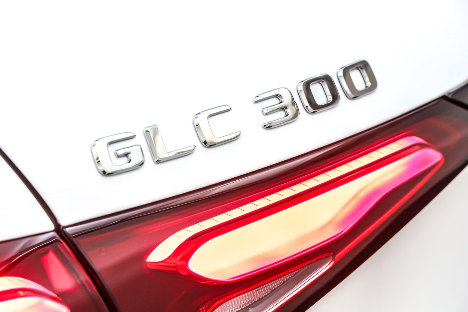 New 2026 Polar White Mercedes-Benz GLC 300 SUV image 9